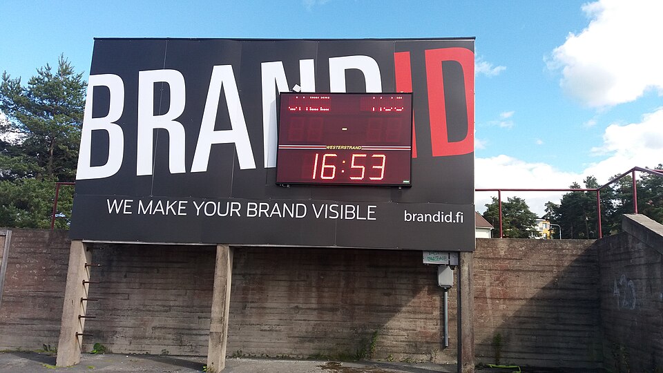 Jugador ejecutando un saque de esquina