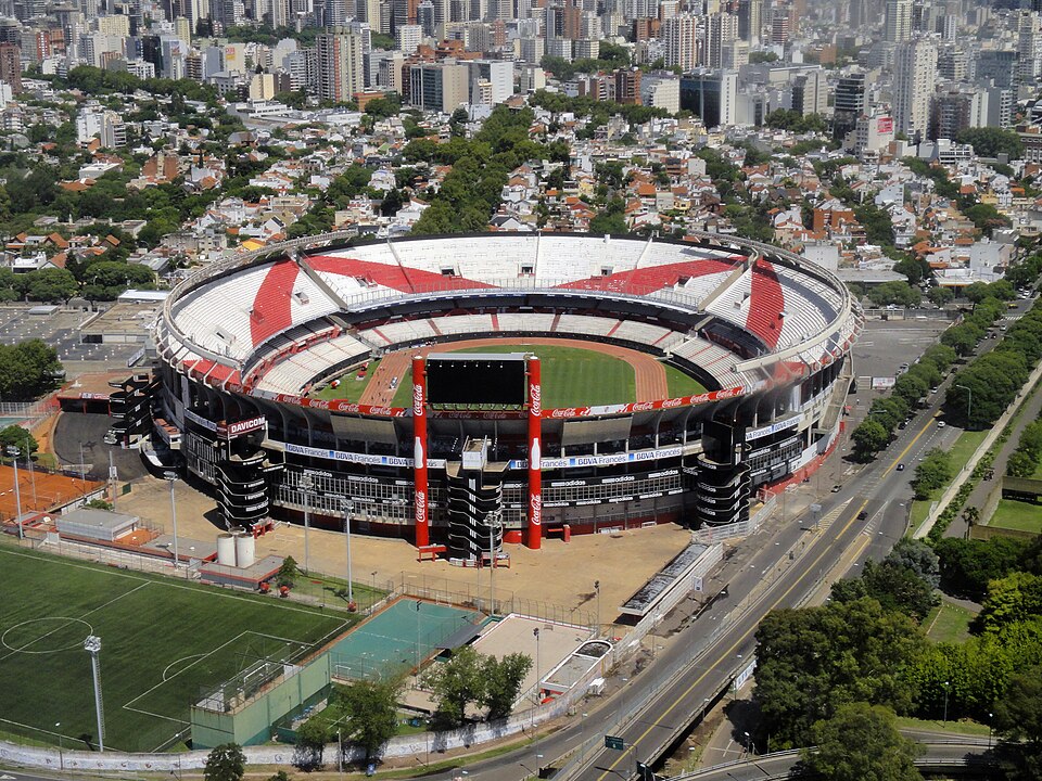 Vista aérea del Estadio Monumental en día de partido