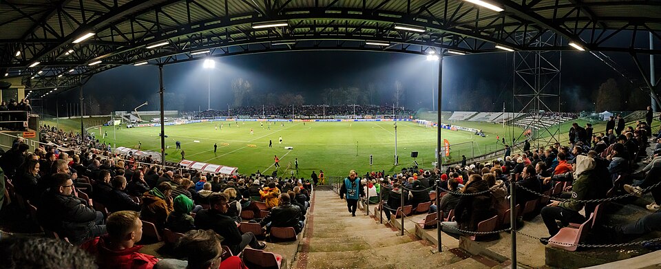 Vista panorámica de un estadio brasileño de noche